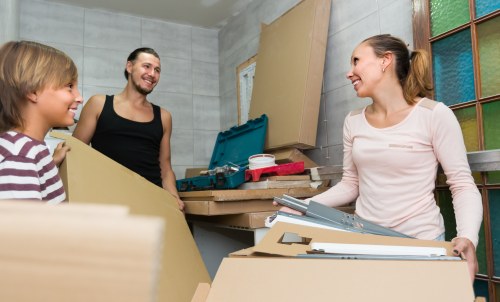 People using Wandsworth storage for household belongings